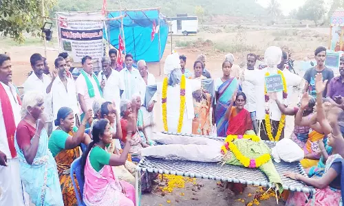 குப்பை கொட்ட எதிர்ப்பு தெரிவித்து பாடைகட்டி நூதன போராட்டம்