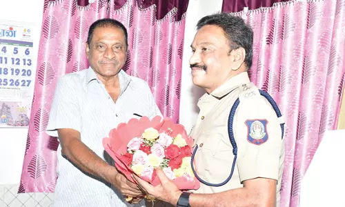 ஆன்லைனில் அபராதம் விதிப்பதை தடுக்க லாரி உரிமையாளர்கள் சங்கத்தினர் எஸ்.பி.யிடம் கோரிக்கை