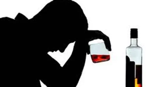 சாக்கடை கால்வாயில் பிணமாக கிடந்த கூலி தொழிலாளி