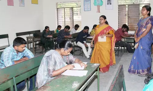 மதுரையில் 17 மையங்களில் குடிமைப்பணி தேர்வு