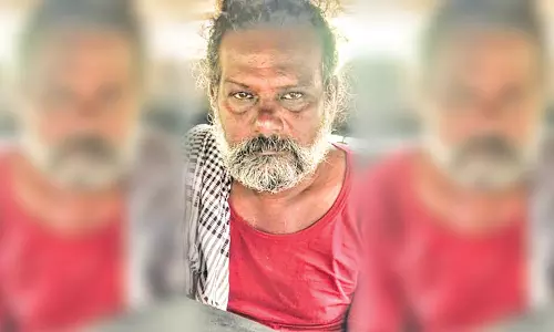 வீட்டில் மதுபாட்டில்களை பதுக்கி வைத்து விற்ற முதியவர் கைது