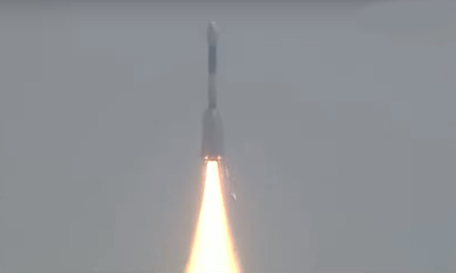 நவீன செயற்கைக்கோளுடன் 'ஜி.எஸ்.எல்.வி.எப்-12' ராக்கெட் விண்ணில் பாய்ந்தது