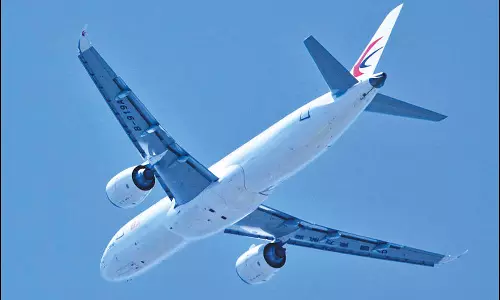 சீனாவில் உள்நாட்டிலேயே தயாரிக்கப்பட்ட பயணிகள் விமானம் முதல் பயணத்தை தொடங்கியது