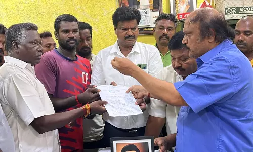 சுற்றுலா படகு இயக்க அனுமதிக்க வேண்டும்