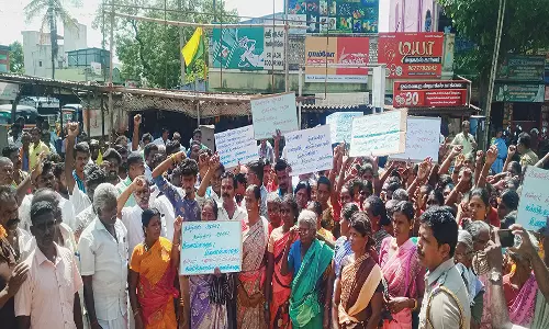 அரசு கள்ளர் பள்ளிகளை கல்வித்துறையுடன் இணைக்க எதிர்ப்பு15ந் தேதி முதல் பள்ளியில் தங்கும் போராட்டம்