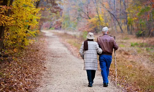பெற்றோருக்கு மகளாக பணியாற்றும் பெண் - மாத சம்பளம் ரூ. 47 ஆயிரம்!