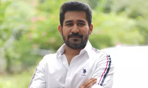 நட்சத்திர ஹோட்டலில் யாசகர்களுக்கு உணவு வழங்கிய விஜய் ஆண்டனி