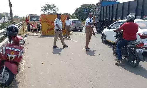மதுரவாயல்-தாம்பரம் பைபாஸ் சாலையில் மோட்டார் சைக்கிள் விபத்தில் மகன் கண்முன் தந்தை பலி