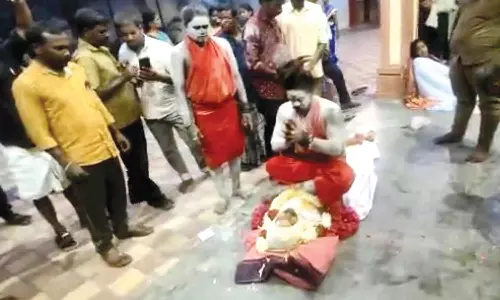சூலூர் அருகே தற்கொலை செய்த நண்பரின் உடல் மீது ஏறி பூஜை செய்த அகோரி