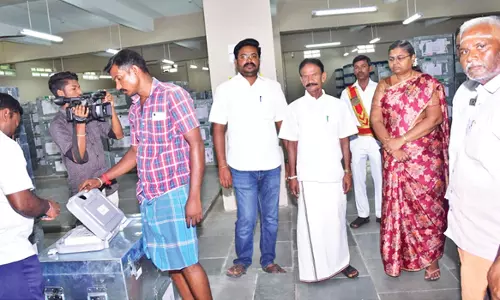 நாமக்கல்லில் இருந்து பெங்களூருவுக்கு பழைய வாக்குப்பதிவு எந்திரங்கள் அனுப்பி வைப்பு