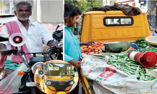 பரமத்திவேலூர் பகுதியில் ஸ்பீக்கரில் அதிக சத்தத்துடன் காய்கறிகள் விற்பனை