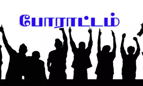 மேட்டூர் நகராட்சியில் பணியாற்றும் ஒப்பந்த தூய்மை பணியாளர்கள் வேலைநிறுத்த போராட்டத்தில் குதித்தனர்