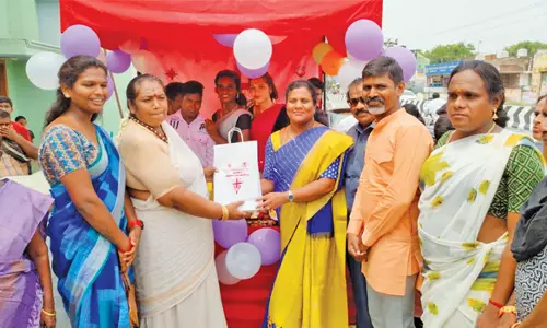 திருச்செங்கோட்டில்திருநங்கைகள் தயாரித்த பொருட்களை விற்பனை செய்ய சிறப்பு அங்காடி திறப்பு