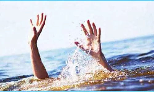 என்ஜீன் பழுதானதால் நடுக்கடலில் தத்தளித்த மீனவர்கள்