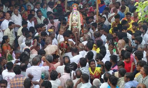 கெங்கையம்மன் சிரசு திருவிழாவில் கண் திறப்பு நிகழ்ச்சி நடந்தது