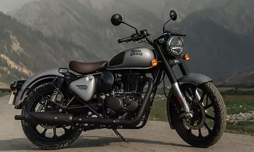 கிளாசிக் 350 விலையில் திடீர் மாற்றம் செய்த ராயல் என்பீல்டு