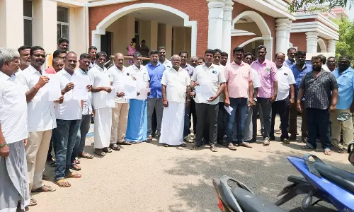 கடலூர் மாவட்டத்தில் சுருக்கு வலை பயன்படுத்தி  மீன் பிடிக்க அனுமதிக்க வேண்டும்:  கலெக்டர் அலுவலகத்தில் கோரிக்கை மனு