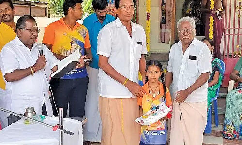 ஆறுமுகநேரியில் இந்து சமய வகுப்பு ஆண்டு விழா - போட்டிகளில் வெற்றி பெற்றவர்களுக்கு பரிசளிப்பு