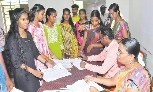 கோணம் அரசு கல்லூரியில் மாணவர்கள் சேர்க்கை கலந்தாய்வு