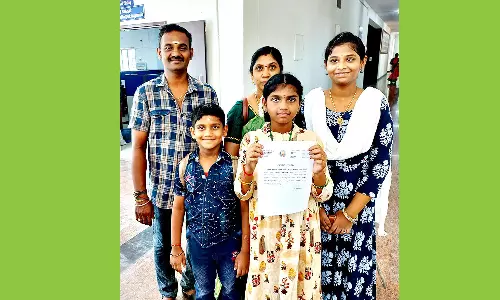 உண்டியலில் சேமித்த பணத்தை ராணுவ வீரர்களின் நலனுக்கு வழங்கிய சிறுமி