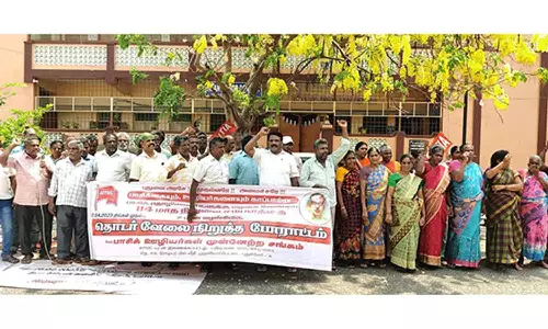 ஏ.ஐ.டி.யூ.சி. பாசிக் ஊழியர்கள் போராட்டம்