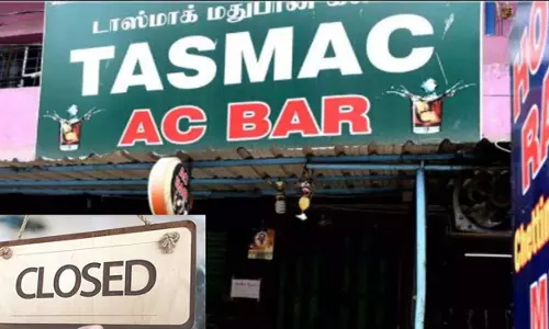 பரமத்திவேலூரில் அனுமதியின்றி செயல்பட்ட 2 டாஸ்மாக் பார்கள் மூடல்