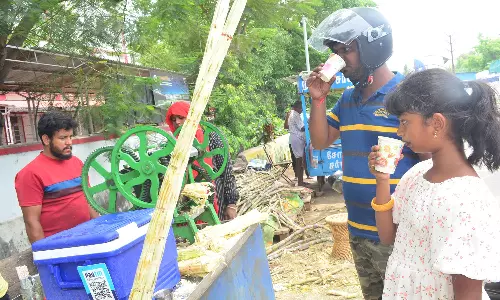 கோவையில் சுட்டெரிக்கும் வெயிலால் மக்கள் அவதி