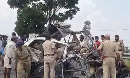 கர்நாடகாவில் கோர விபத்து- குழந்தைகள் உள்பட 10 பேர் பலியான சோகம்