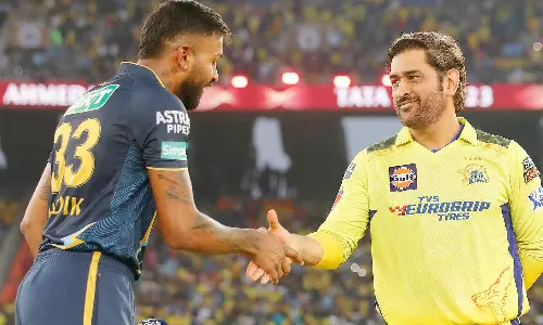 மழை அச்சுறுத்தலுக்கு மத்தியில் தொடங்கியது ஐபிஎல் இறுதிப் போட்டி.. சிஎஸ்கே பந்துவீச்சு தேர்வு