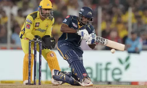 ஐ.பி.எல். இறுதிப்போட்டியில் வெளுத்து வாங்கிய குஜராத் டைட்டன்ஸ்- சிஎஸ்கே அணிக்கு 215 ரன்கள் இலக்கு