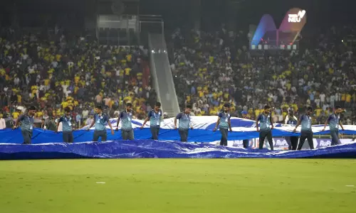 சிஎஸ்கே பேட்டிங்.. மழை குறுக்கிட்டதால் இறுதிப்போட்டி இடைநிறுத்தம்