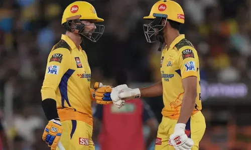 தடைப்பட்ட ஆட்டம் மீண்டும் தொடங்கியது- சென்னை அணிக்கு15 ஓவர்களுக்கு 171 ரன்கள் இலக்கு நிர்ணயம்