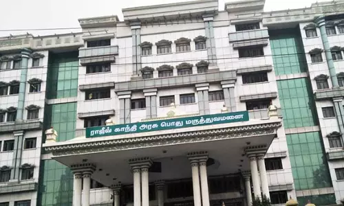 சென்னை ராஜீவ் காந்தி அரசு மருத்துவமனையில் மருத்துவர்கள் திடீர் போராட்டம்