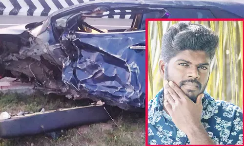 திருமங்கலம் அருகே பாலத்தின் சுவரில் கார் மோதியது: தாய்-மகன் பலி