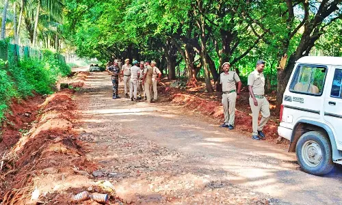 அரிசி கொம்பன் யானையை பிடிக்க முடியாமல் 4-வது நாளாக வனத்துறையினர் திணறல்