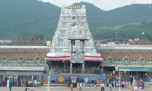 திருப்பதி கோவிலில் பக்தர்கள் 24 மணி நேரம் காத்திருந்து தரிசனம்