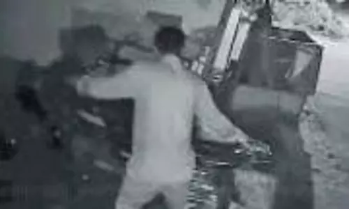 இருசக்கர வாகனம் திருட்டு