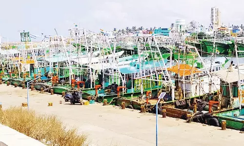 குமரி மேற்கு கடற்கரையில் விசைப்படகுகள் கடலுக்கு செல்ல நாளை மறுநாள் தடை தொடங்குகிறது