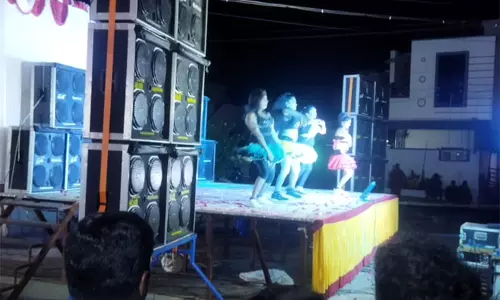 ஆடல்-பாடல் நிகழ்ச்சியில் உச்சக்கட்ட ஆபாசம்