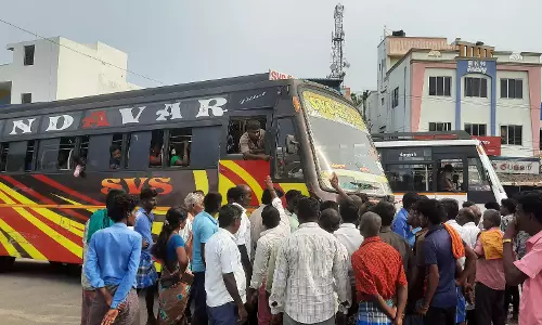 தனியார் பஸ் சிறைபிடிப்பு