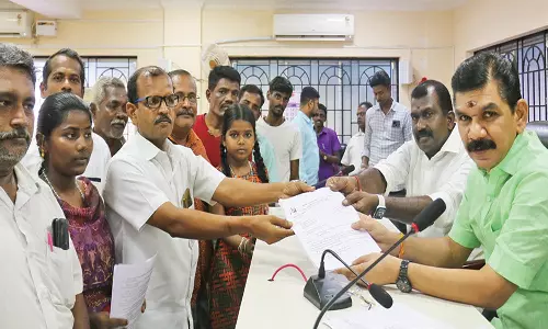 டவுன் கல்லணை பள்ளியில் புதிய கட்டிடங்களை விரைவாக கட்ட வேண்டும்- மேயரிடம் பொதுமக்கள் கோரிக்கை