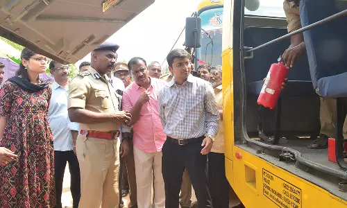 கோவையில் 1,355 தனியார் பள்ளி வாகனங்களில் கலெக்டர் அதிரடி ஆய்வு