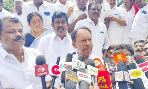 தமிழ் மீது பற்று இல்லாததால் புதிய பாராளுமன்ற திறப்பு விழாவை புறக்கணித்த தி.மு.க- தம்பிதுரை எம்.பி பேட்டி