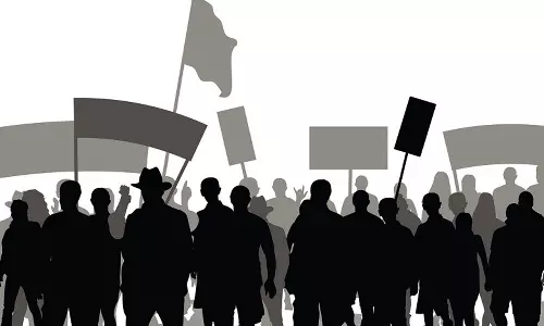 மயிலாடுதுறையில், சத்துணவு ஊழியர்கள் ஆர்ப்பாட்டம்