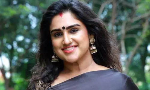 திருப்பதியில் சாமி தரிசனம் செய்த நடிகை வனிதா விஜயகுமார்