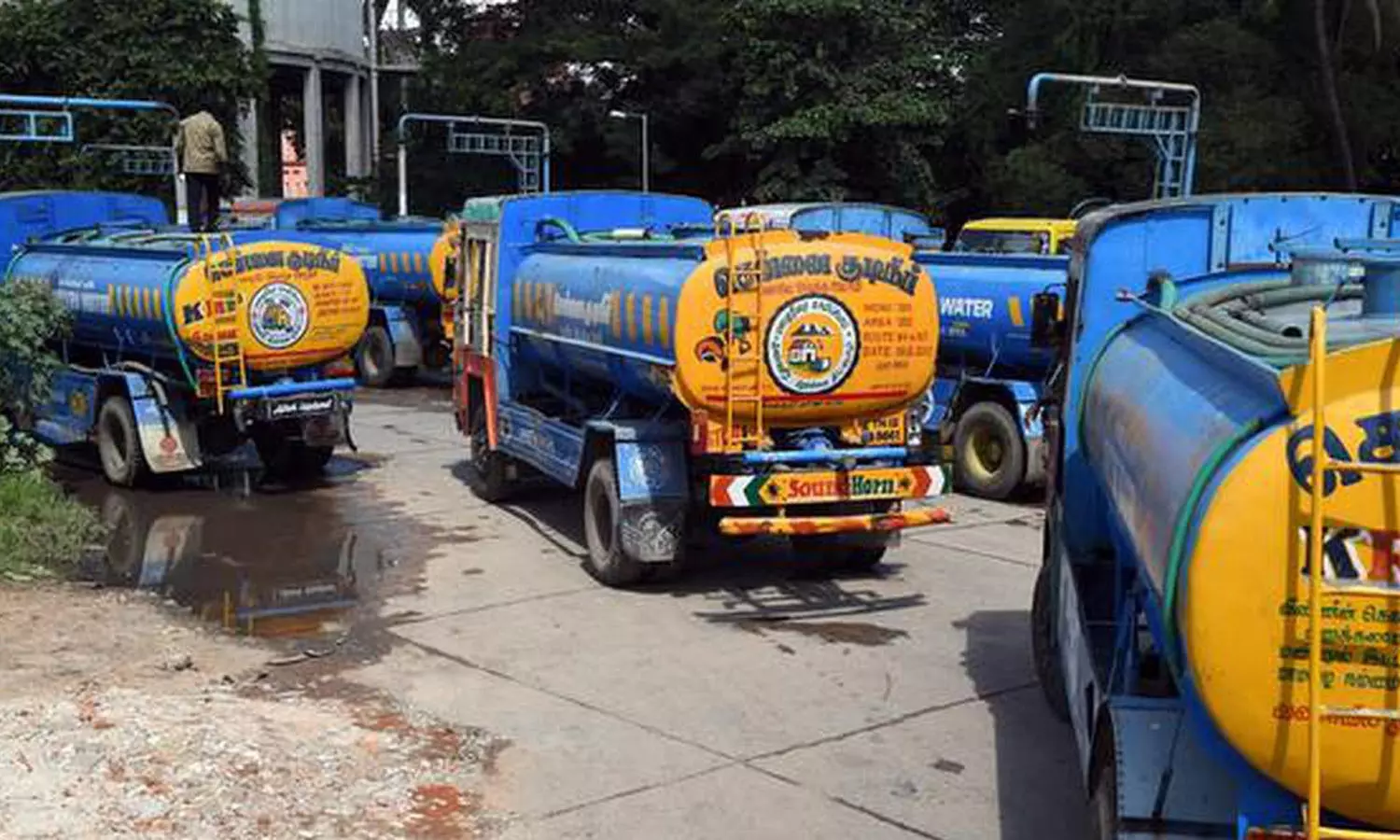 தண்ணீர் லாரிகள் நாளை முதல் ஸ்டிரைக்- குடிநீர் விநியோகம் பாதிக்கும் அபாயம் தண்ணீர் லாரிகள் நாளை முதல் ஸ்டிரைக்- குடிநீர் விநியோகம் பாதிக்கும் அபாயம்