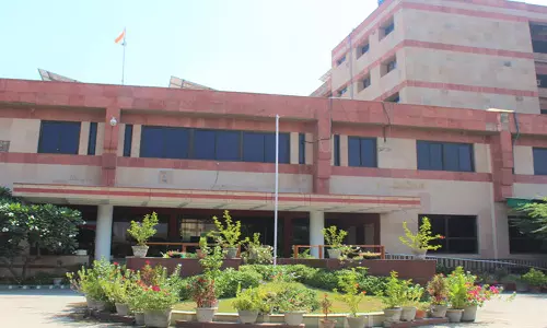 நாடு முழுக்க 100 மருத்துவ கல்லூரிகள் அங்கீகாரம் ரத்தாகும் அபாயம் - அதிர்ச்சி தகவல்!