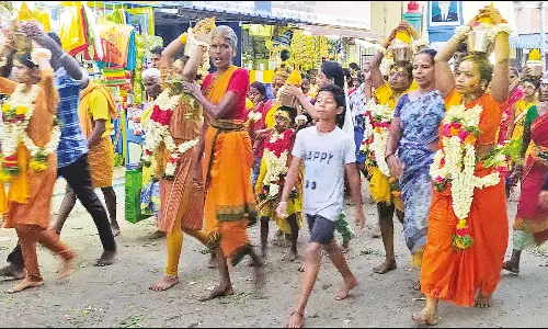 வைகாசி திருவிழா: ஜெனகை மாரியம்மன் கோவிலுக்கு பால்குடம், அக்னிச்சட்டி எடுத்து வந்த பக்தர்கள்