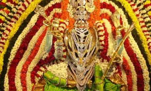 கம்பம் ஆற்றுக்கு அனுப்பும் விழா