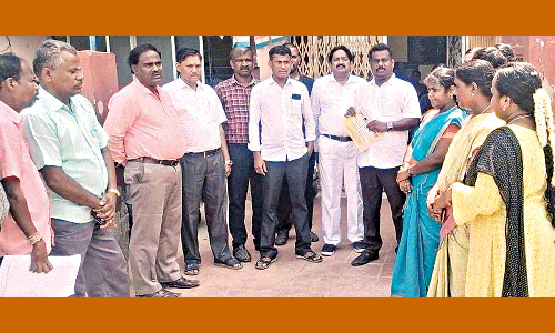 முதுகுளத்தூரில் ஆர்ப்பாட்டம்